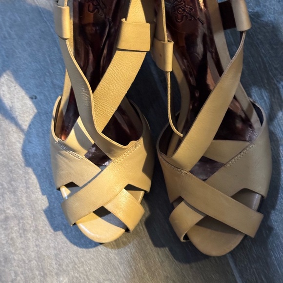 Carlos by Carlos Santana Tan Chic Heels *NEW* - Picture 8 of 9